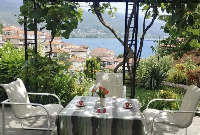 Tito\'S Place